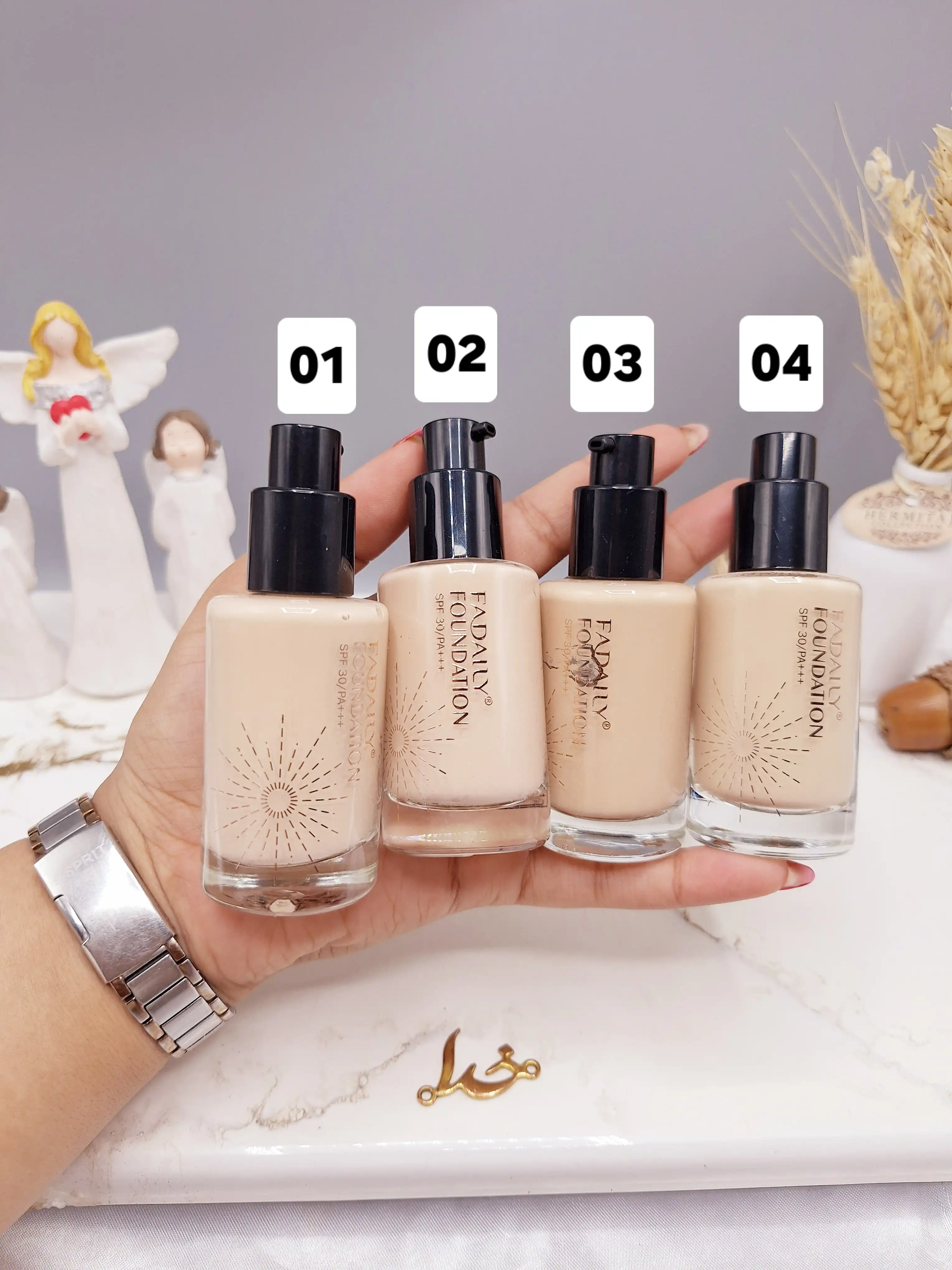 کرم پودر رنگ روشن FADAILY طرح استوانه ای درب نقره ای کد FA1014